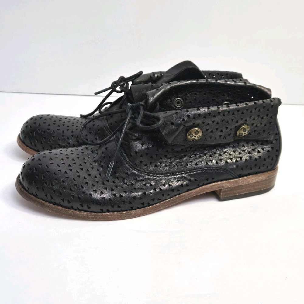 Patricia Nash Womens Perforated Italian Leather Black Booties Size 6.5 Boots